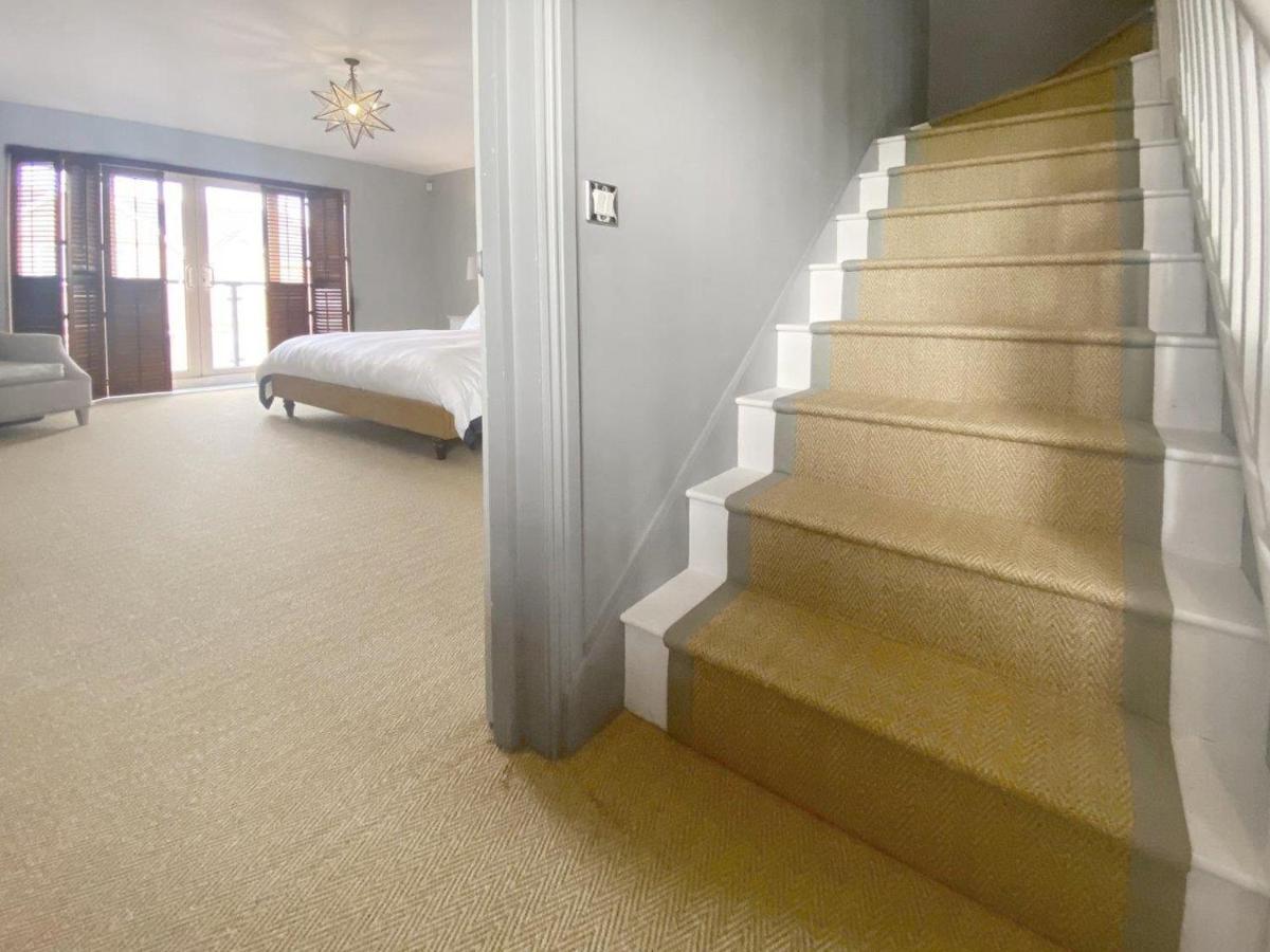Entire Seaside Luxury Home With On Site Parking! Poole Zewnętrze zdjęcie
