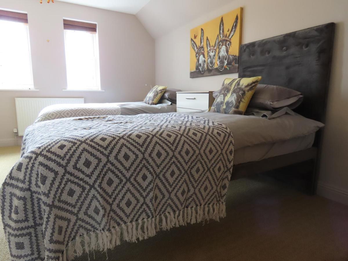 Entire Seaside Luxury Home With On Site Parking! Poole Zewnętrze zdjęcie