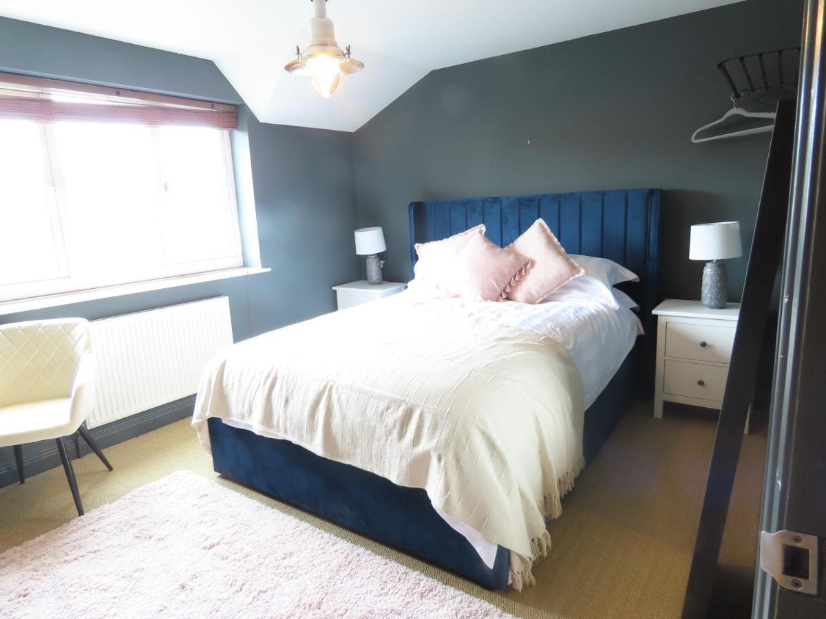 Entire Seaside Luxury Home With On Site Parking! Poole Zewnętrze zdjęcie
