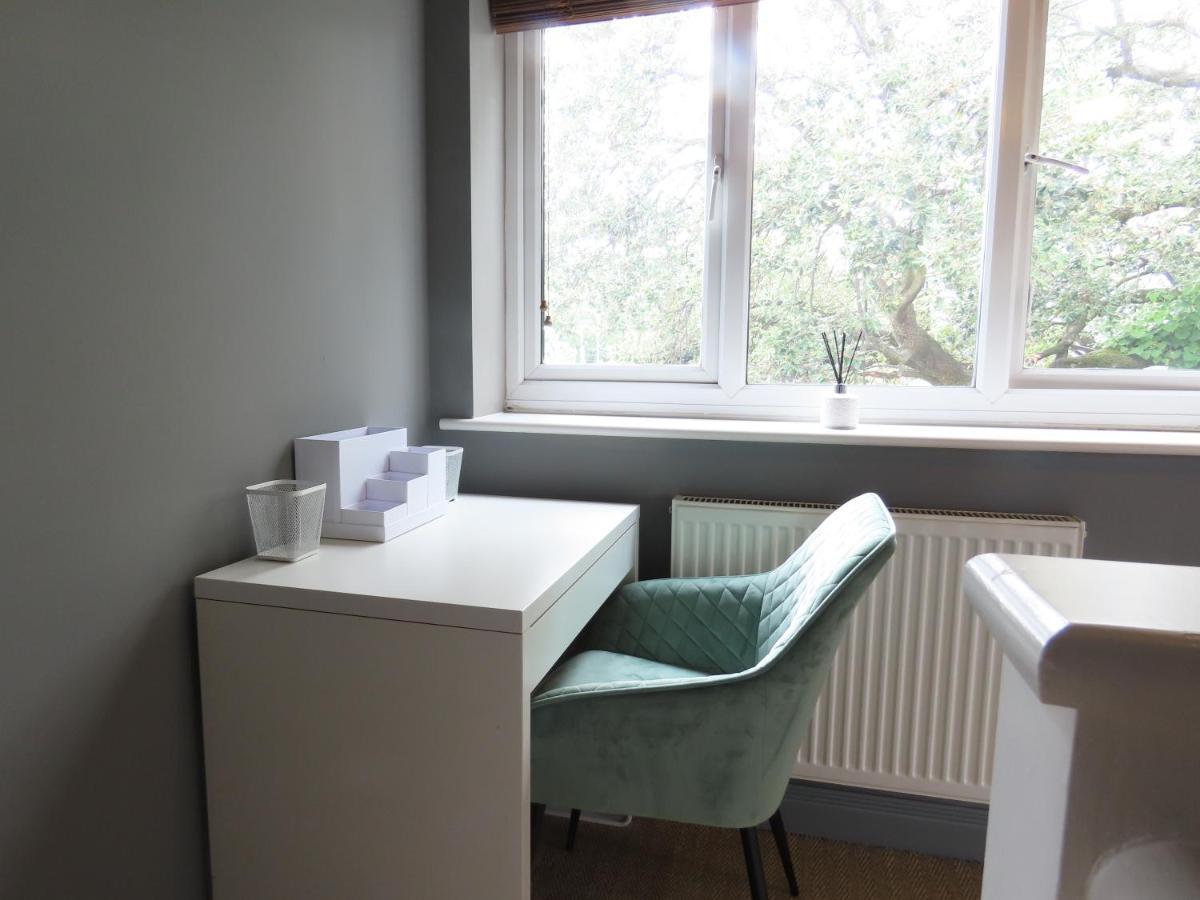 Entire Seaside Luxury Home With On Site Parking! Poole Zewnętrze zdjęcie