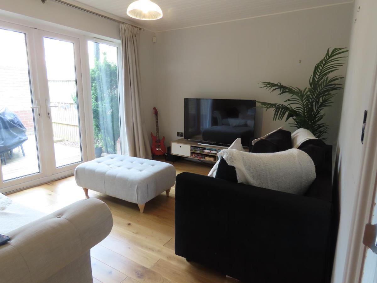 Entire Seaside Luxury Home With On Site Parking! Poole Zewnętrze zdjęcie