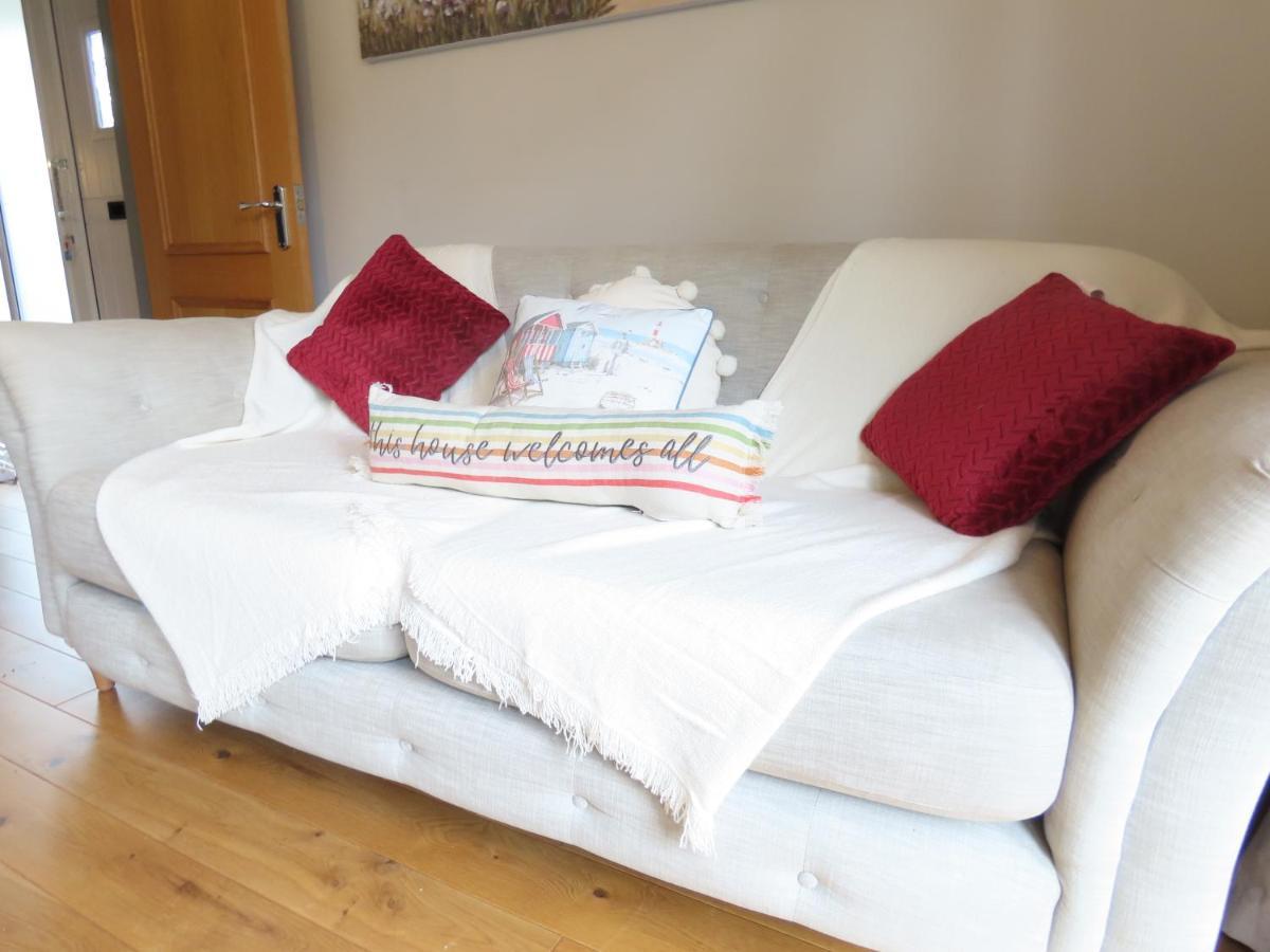 Entire Seaside Luxury Home With On Site Parking! Poole Zewnętrze zdjęcie