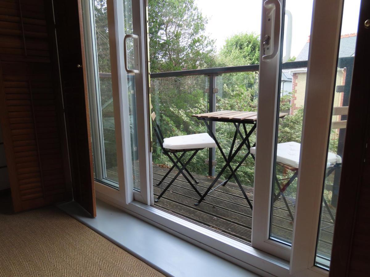 Entire Seaside Luxury Home With On Site Parking! Poole Zewnętrze zdjęcie