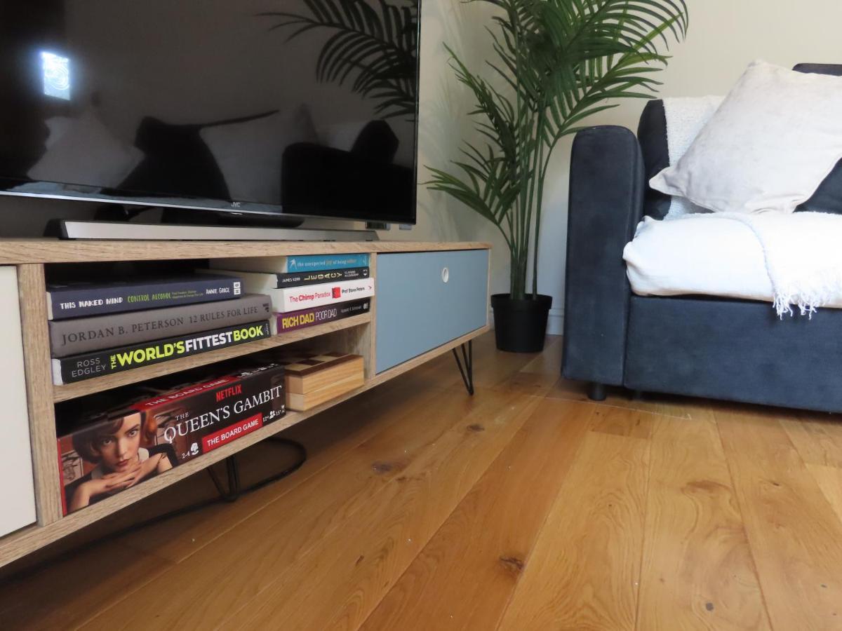 Entire Seaside Luxury Home With On Site Parking! Poole Zewnętrze zdjęcie