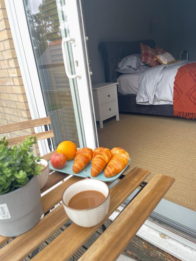 Entire Seaside Luxury Home With On Site Parking! Poole Zewnętrze zdjęcie