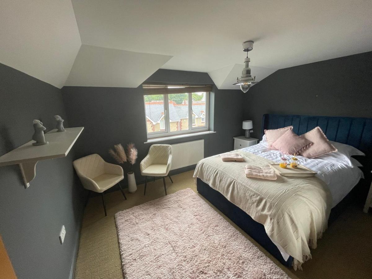 Entire Seaside Luxury Home With On Site Parking! Poole Zewnętrze zdjęcie